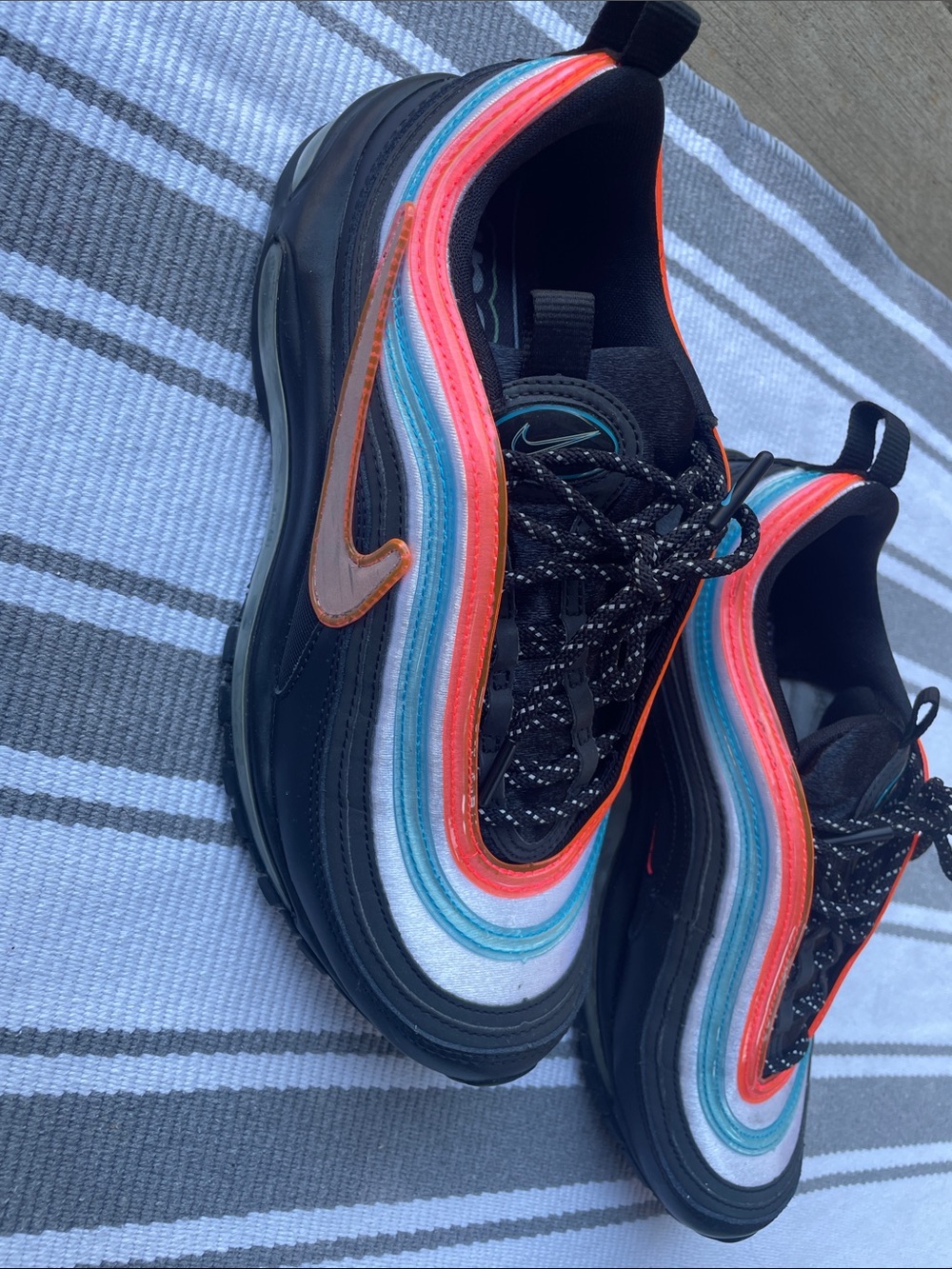 Nike mens air max  seoul Black Sneakers with Coral, Teal, White, and Gray Waves